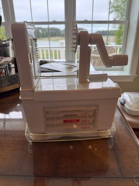 Paderno 4 blade White Manual Spiralizer/Vegetable Slicer